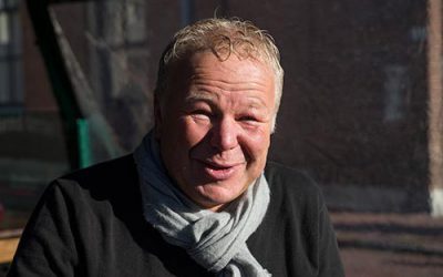 Jan van Omme houdt De Sneker Pan varende